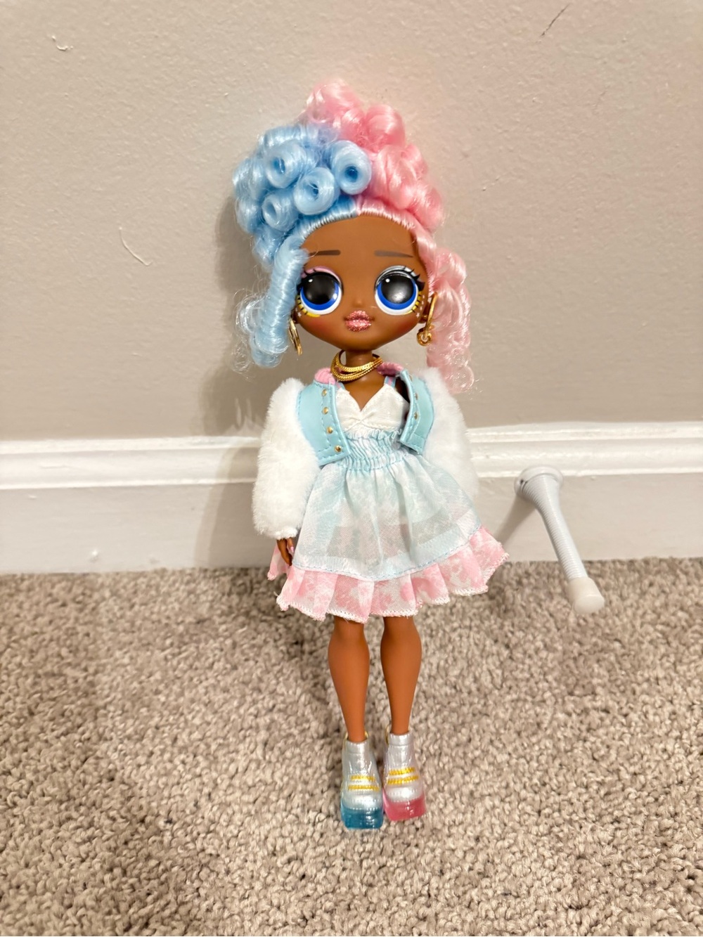 LOL Surprise OMG Sweets Fashion Doll Blue Pink Hair Accessories African American